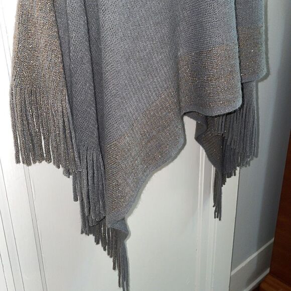 Nwot 2 Chic gray acrylic sweater with metallic gold thread - Picture 6 of 11